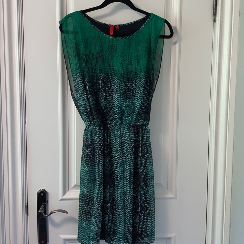 Pretty green dress (size medium)